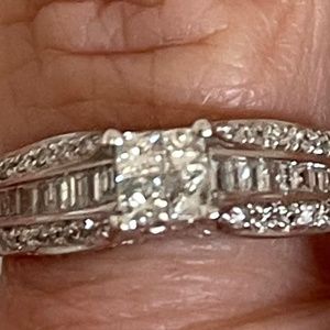 14K White Gold Ladies Diamond Engagement Ring
